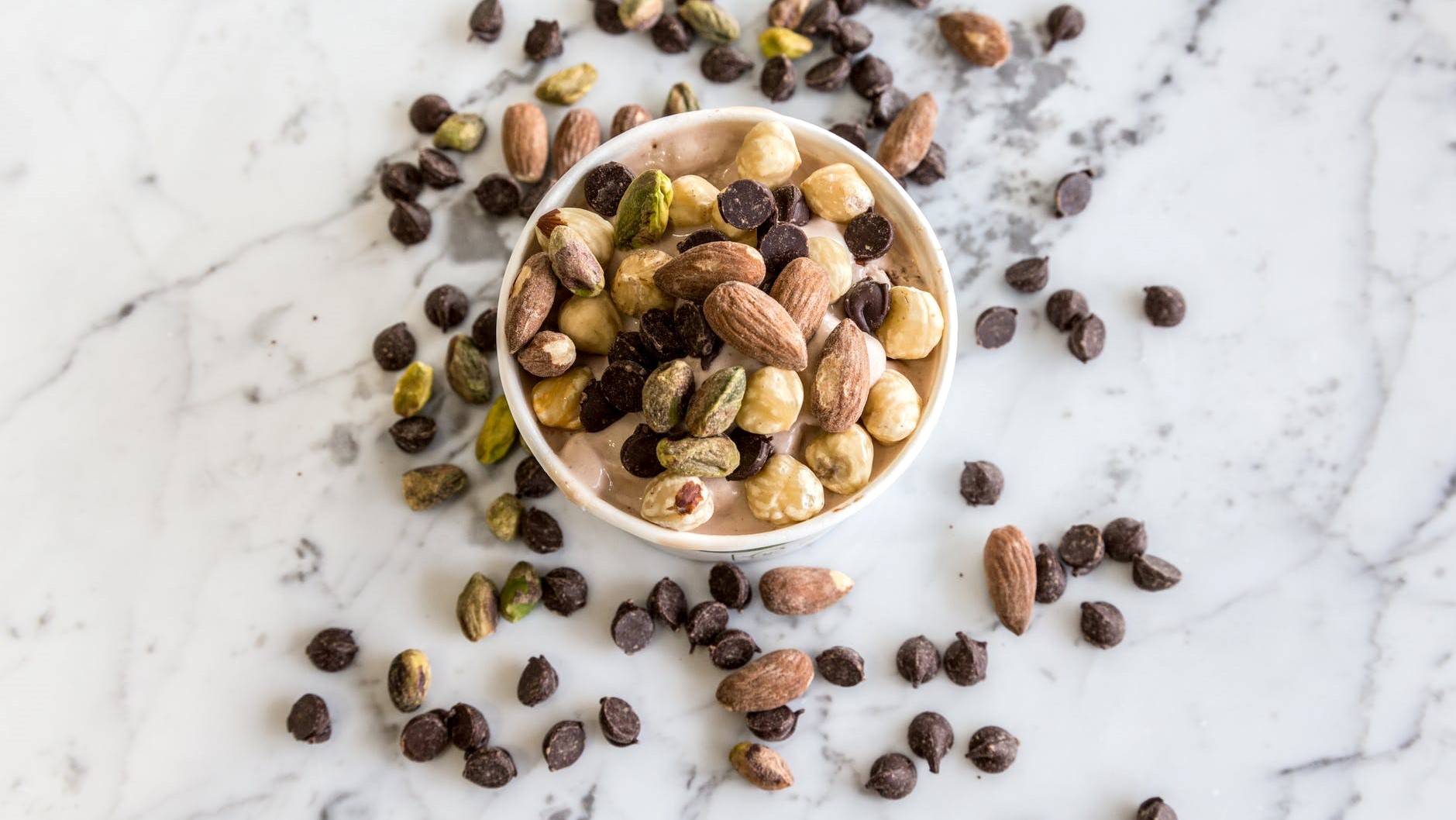 Alle soorten noten zijn rijk aan gezonde voedingsstoffen, vooral gezonde vetten en vezels
