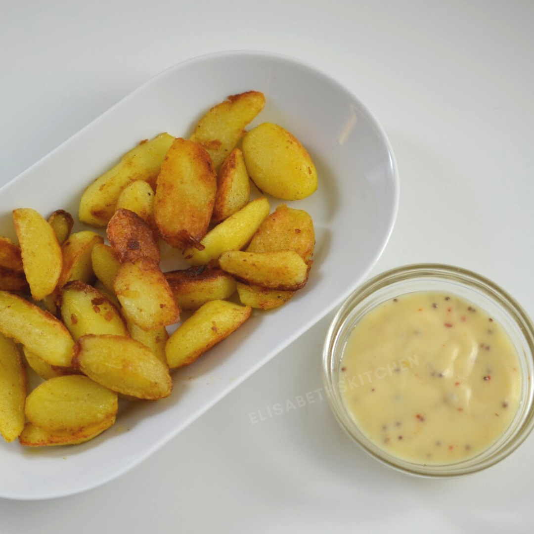 Gebakken aardappelen met mayonaise van aqua faba